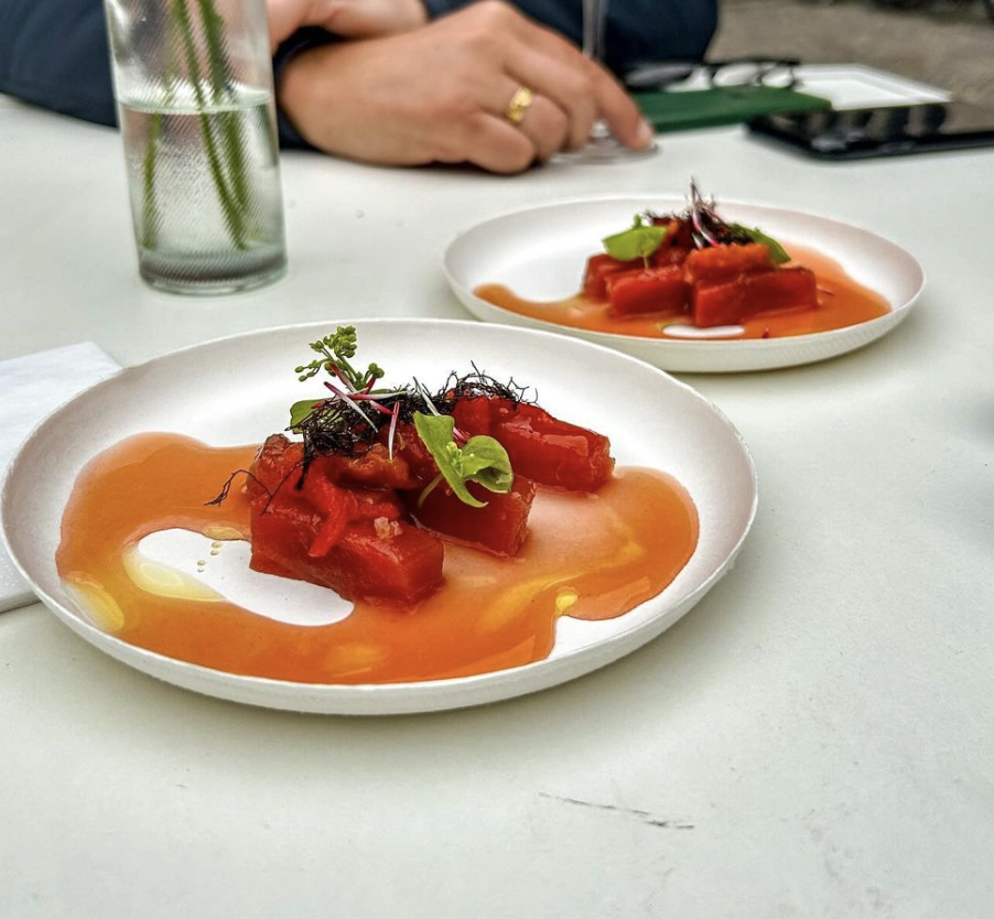 Eating Around with Em is a food blog where you can find hotspots from all over the world, but mainly Antwerp, Bruxelles, Mechelen, Leuven and Ghent. 