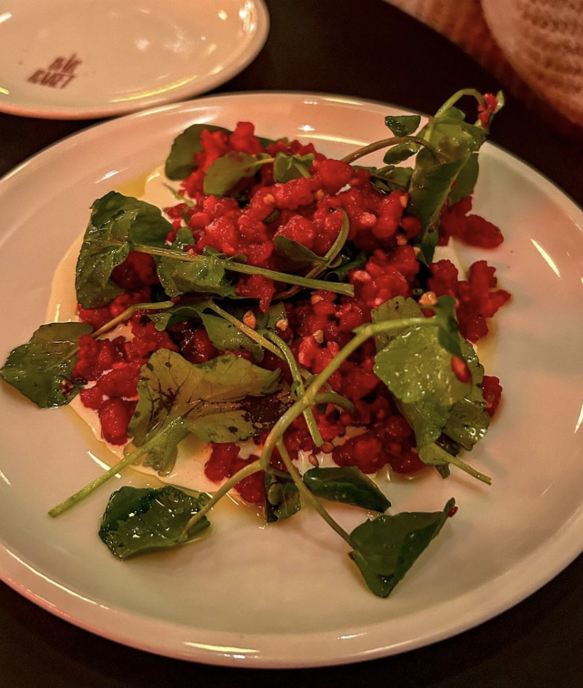 Eating Around with Em is a food blog where you can find hotspots from all over the world, but mainly Antwerp, Bruxelles, Mechelen, Leuven and Ghent. 